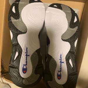 Size 7y champion shoes